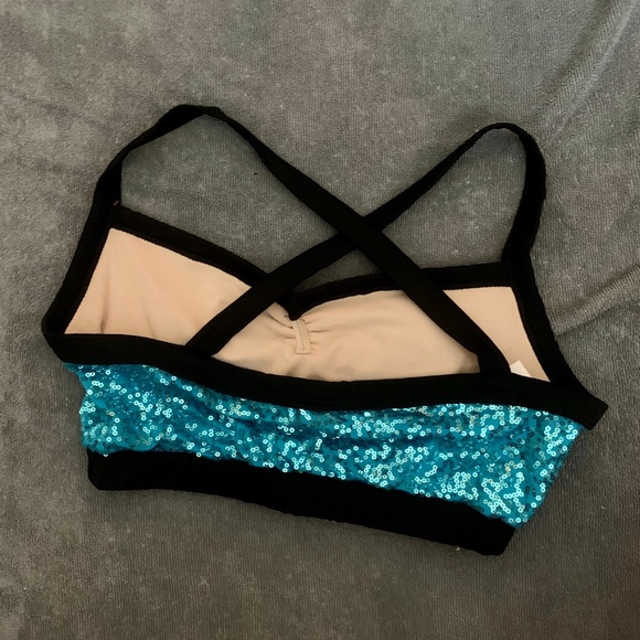 Lot of sparkly dance wear - Picture 6 of 9